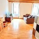 New Luxury Jacuzzi - 100sqm Historic Center - 50m From Parking * Trento