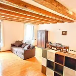 New Luxury Jacuzzi - 100sqm Historic Center - 50m From Parking