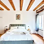 New Luxury Jacuzzi - 100sqm Historic Center - 50m From Parking Apartment *