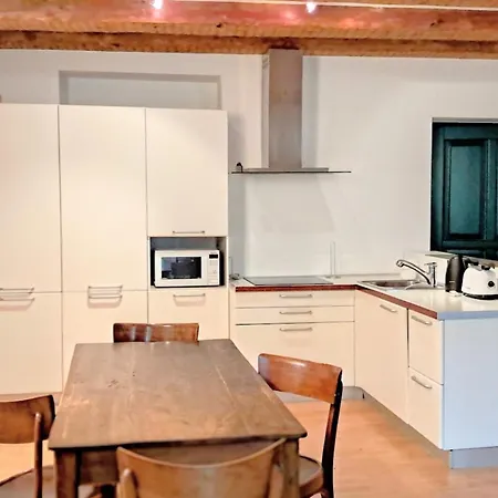 New Luxury Jacuzzi - 100sqm Historic Center - 50m From Parking * Trient