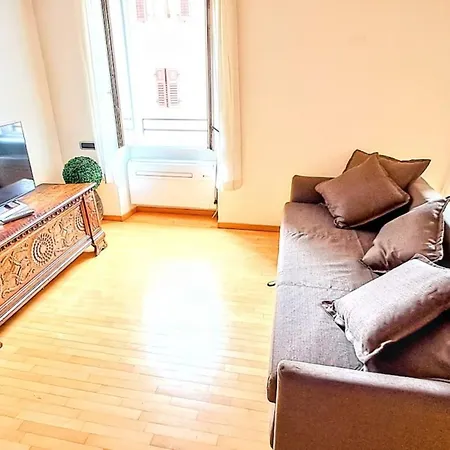 New Luxury Jacuzzi - 100sqm Historic Center - 50m From Parking Apartment