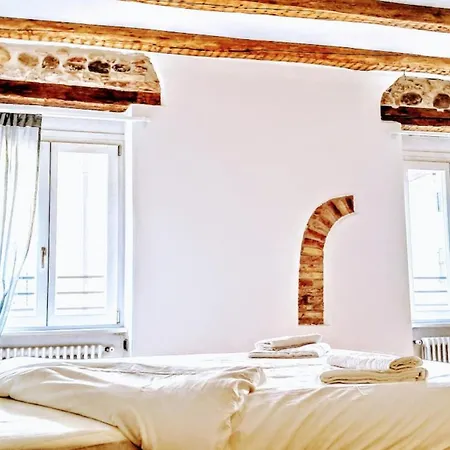 New Luxury Jacuzzi - 100sqm Historic Center - 50m From Parking *