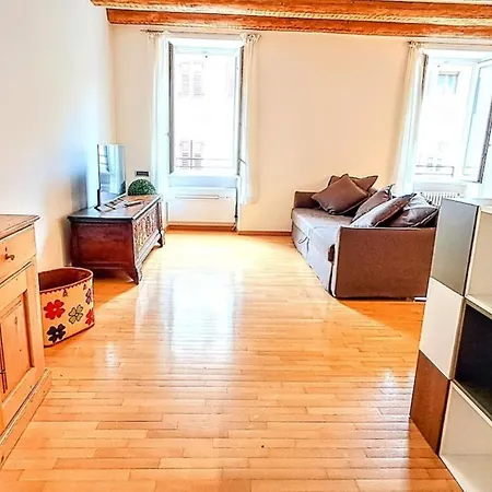 New Luxury Jacuzzi - 100sqm Historic Center - 50m From Parking * Trente