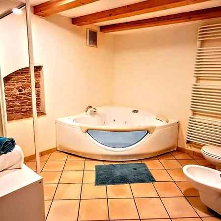 New Luxury Jacuzzi - 100sqm Historic Center - 50m From Parking Appartement *