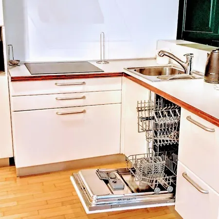 New Luxury Jacuzzi - 100sqm Historic Center - 50m From Parking Trient