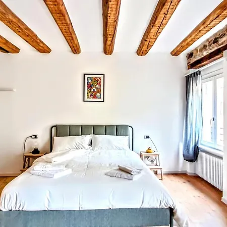 New Luxury Jacuzzi - 100sqm Historic Center - 50m From Parking Apartment *