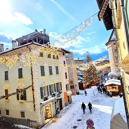 New Luxury Jacuzzi - 100sqm Historic Center - 50m From Parking Trient