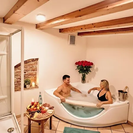 Apartment New Luxury Jacuzzi - 100sqm Historic Center - 50m From Parking