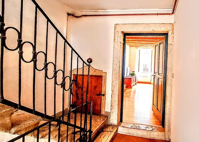 Apartment New Luxury Jacuzzi - 100sqm Historic Center - 50m From Parking Trient