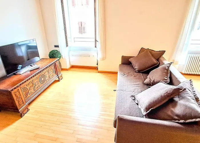 New Luxury Jacuzzi - 100sqm Historic Center - 50m From Parking Apartamento