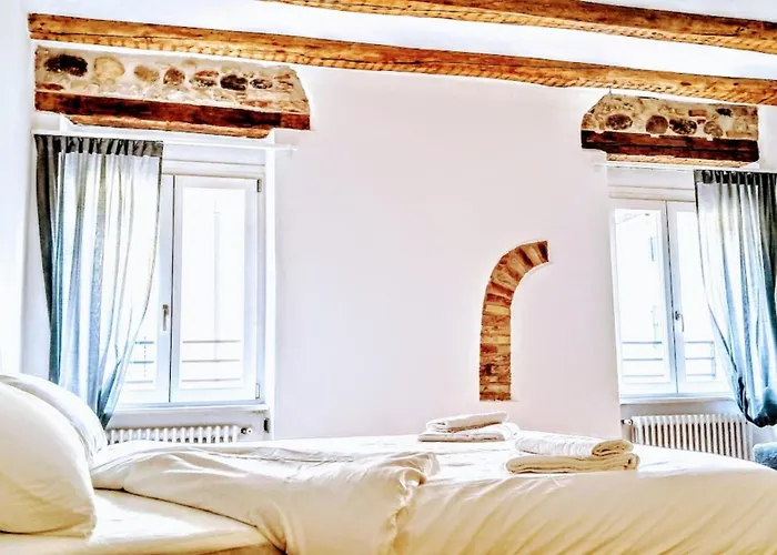 New Luxury Jacuzzi - 100sqm Historic Center - 50m From Parking *