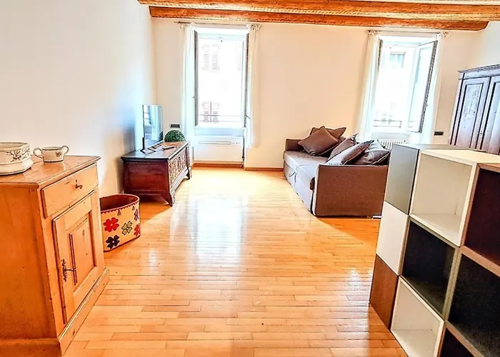 New Luxury Jacuzzi - 100sqm Historic Center - 50m From Parking * Trient