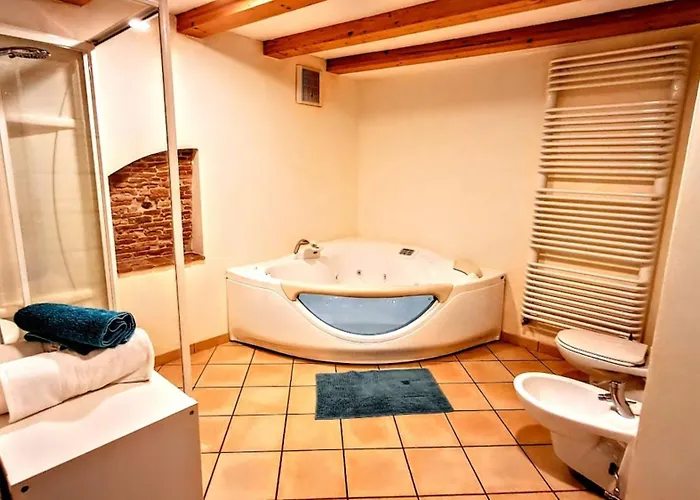 New Luxury Jacuzzi - 100sqm Historic Center - 50m From Parking 公寓 *