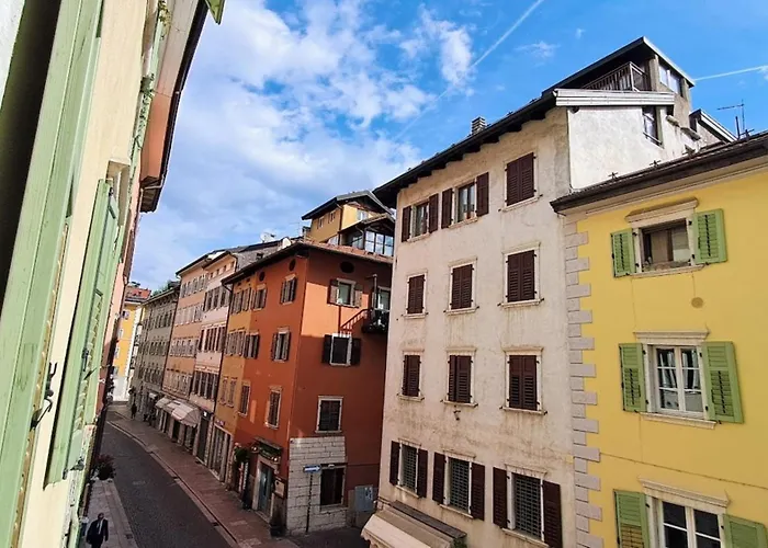 Apartamento New Luxury Jacuzzi - 100sqm Historic Center - 50m From Parking Trento