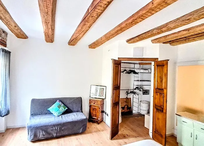 New Luxury Jacuzzi - 100sqm Historic Center - 50m From Parking *