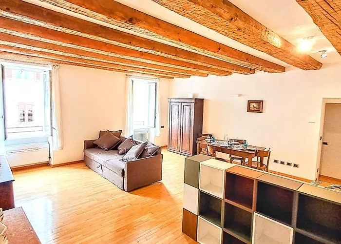 New Luxury Jacuzzi - 100sqm Historic Center - 50m From Parking