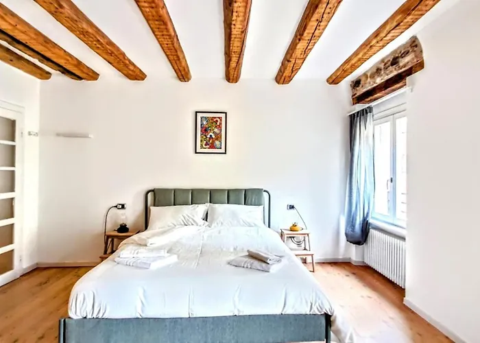 New Luxury Jacuzzi - 100sqm Historic Center - 50m From Parking Apartment *