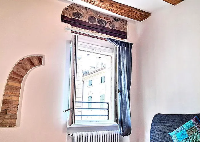 New Luxury Jacuzzi - 100sqm Historic Center - 50m From Parking *