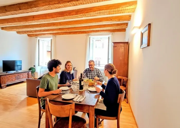 Apartamento New Luxury Jacuzzi - 100sqm Historic Center - 50m From Parking Trento