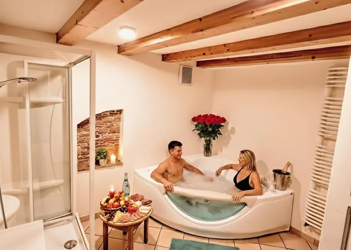 Apartment New Luxury Jacuzzi - 100sqm Historic Center - 50m From Parking